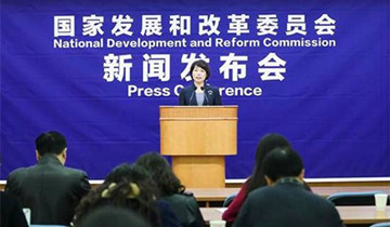 国家发改委就宏观经济运行情况举行...